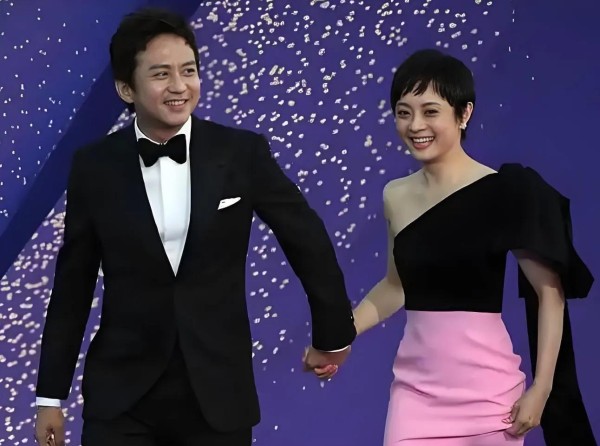 娱乐圈明星参与公益慈善捐款活动,积极承担社会责任,回报社会