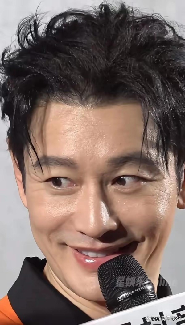 黄晓明天价假发焊死发际线！昔日灯泡反光美人尖，这次稳了！