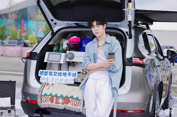 红绿灯0.41秒起步，星途ET5比老司机还快！