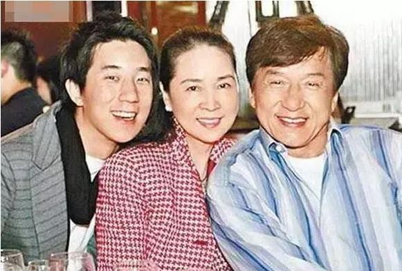 明星回应出轨事件，成龙太直白，贾乃亮回应的结果太牛了