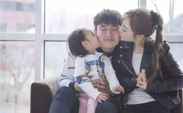 明星回应出轨事件，成龙太直白，贾乃亮回应的结果太牛了