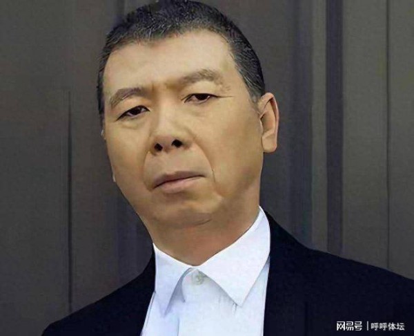 辟谣离婚仅150天，冯小刚清空与徐帆过往，徐朵的身份再成谜