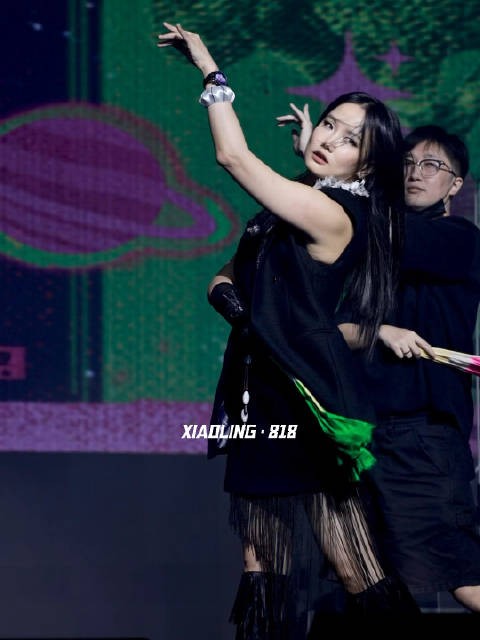 黄龄南京巡演献唱《赤怜》彩排版，直发造型引关注