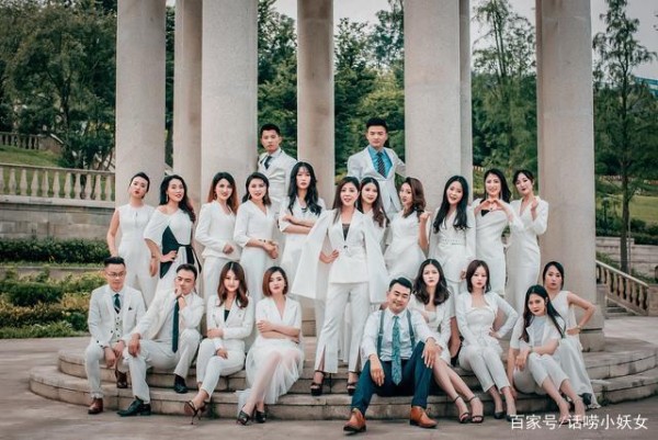 一个主持小白，怎么在1个月内成为一个优秀的主持人？