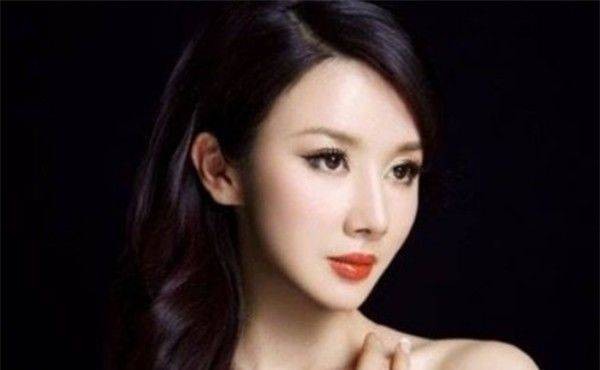 被经纪人“坑惨”的4位明星：贾静雯上榜，最后一位遭背叛