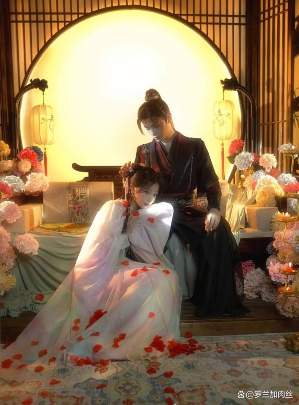 虞书欣丁禹兮二人深情拥抱眼神拉丝