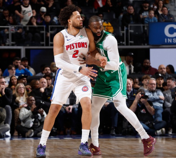 关键两罚不中+绝平打铁！布朗32+11显遗憾 生涯首次全明星先发未加成