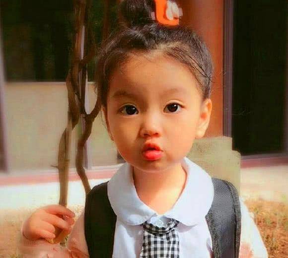 童星出身，6岁年赚百成全家摇钱树，如今越长越漂亮成这样