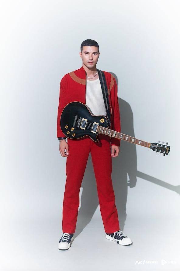 “重生”音乐人凤小岳：不怕失败，更怕遗憾