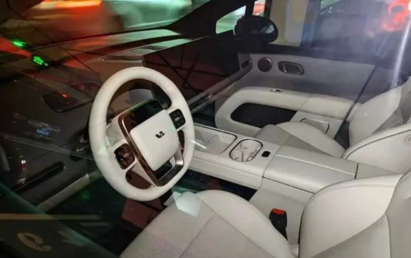 汽车圈巨震！老牌车企融合新势力AI精髓，打造“懂你”智能座舱！-有驾