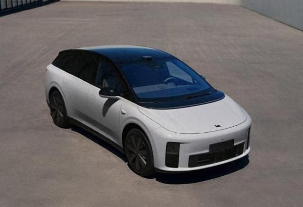 汽车圈巨震！老牌车企融合新势力AI精髓，打造“懂你”智能座舱！-有驾