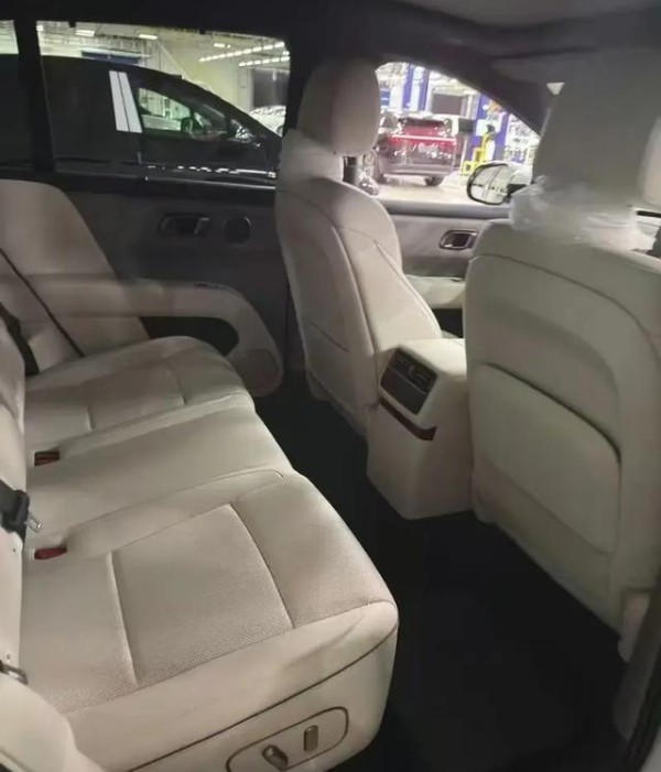 汽车圈巨震！老牌车企融合新势力AI精髓，打造“懂你”智能座舱！-有驾