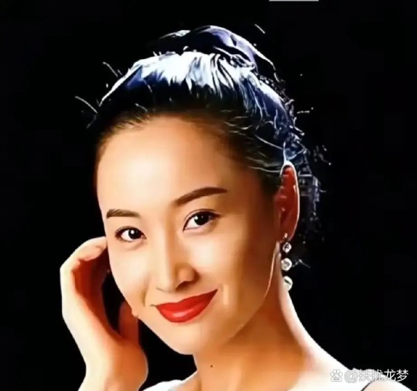 天呐，她居然是“香港第一情妇...@扶扰龙梦的动态