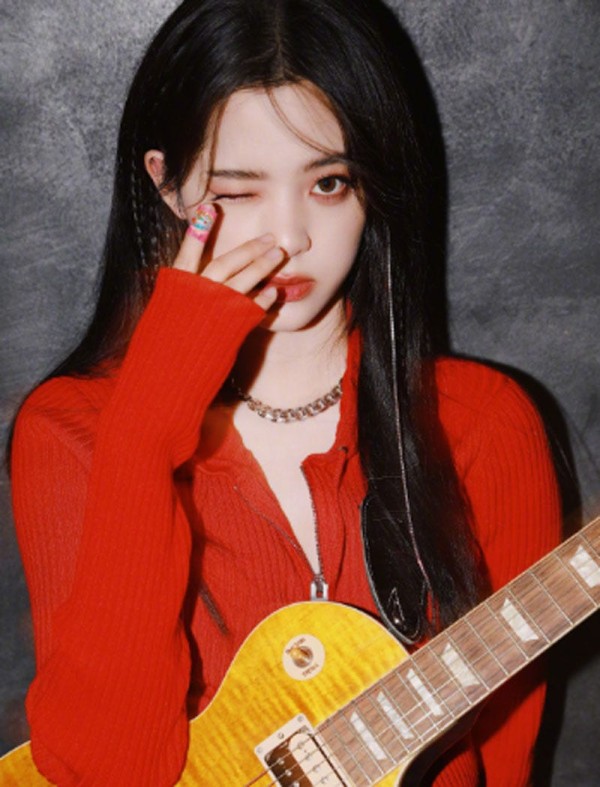 欧阳娜娜的造型甜中有酷