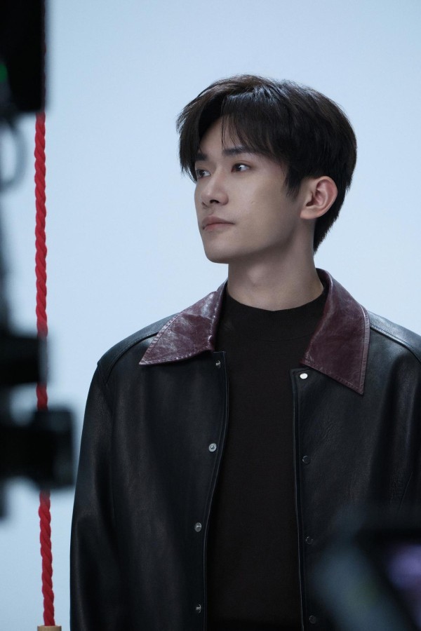 赵露思压轴红毯引争议：一条裙子如何折射明星形象新危机？