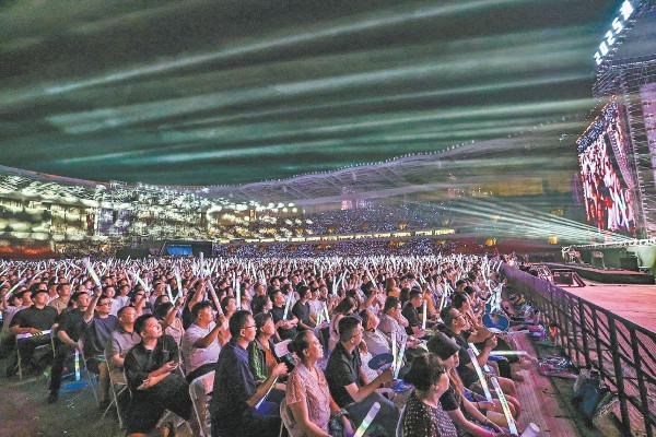 2025“清爽榆林”明星演唱会响彻驼城