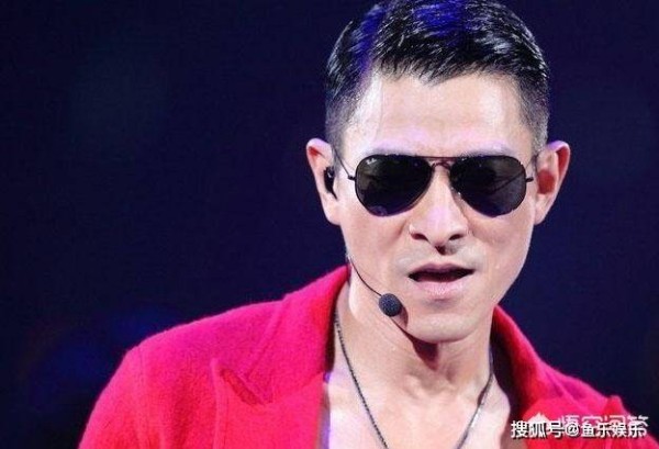 中国明星中哪个单场演唱会人数最多？听说刘德华13万，伍佰12万？