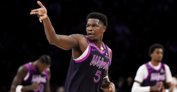 詹姆斯生涯首次落选全明星首发 新时代来临