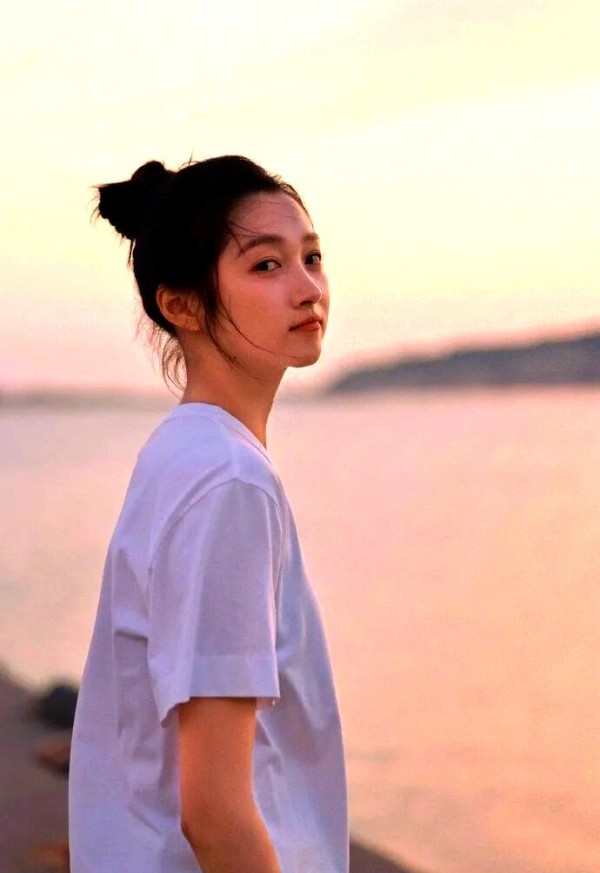 明星私事揭秘：从私生活风波到职业转型挑战