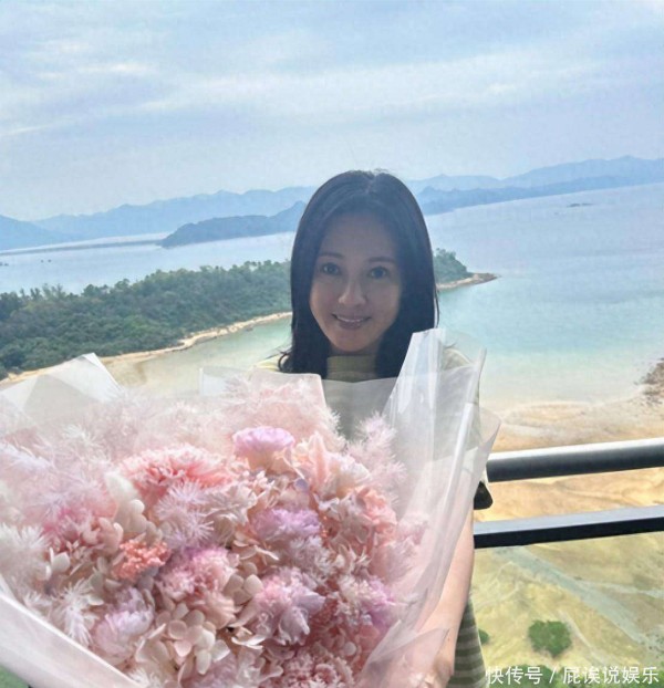 香港知名女星六十岁生日依旧，爱女罕见露脸，男友为前无线男星