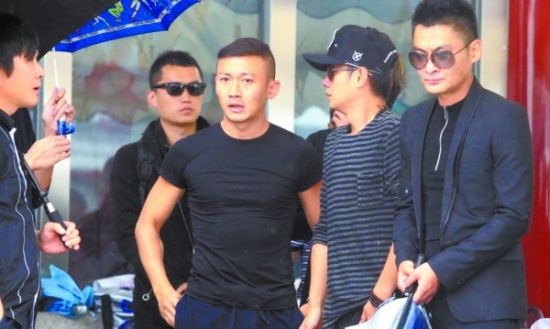 陶伟追悼会昨举行文体界名人冒雨送别(图)