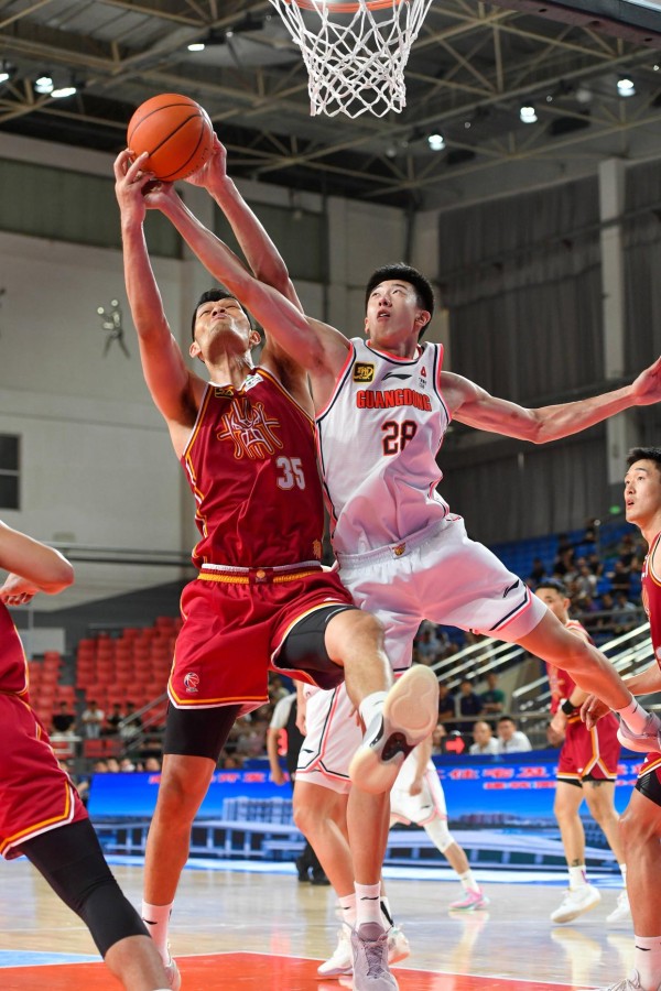 CBA天价转会成黑洞？郭艾伦每场烧掉92.3万，祝铭震也翻车？