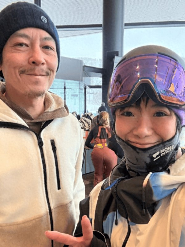 45岁陈冠希断崖式衰老，脸长面部凹陷皱纹增多，头发油腻不打理