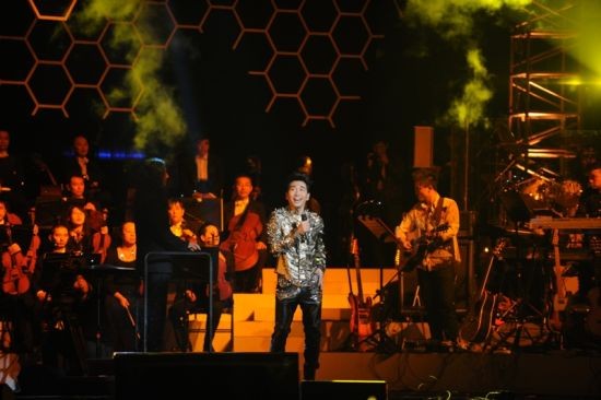 蜂巢舞台和强大乐团