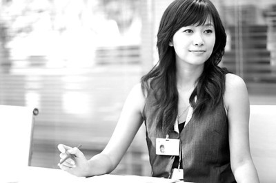 话剧《杜拉拉》二轮上演对掐影视版(组图)