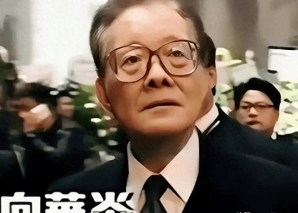 向府治丧！香港各路大佬现身，向佐向太出席，千人相送警戒森严