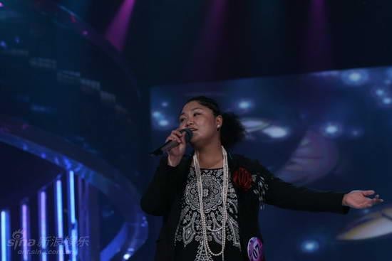 图文：快女全国首场总决赛-大春子展示唱功