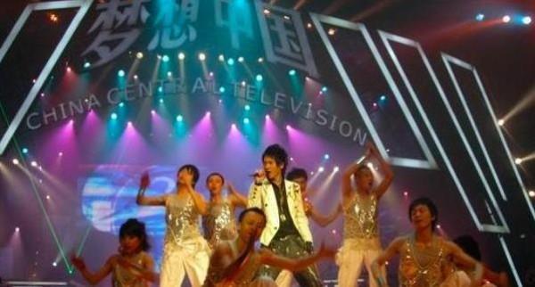 昔日人气选秀明星沦为十八线歌手海明威商场演出人气“惨淡”