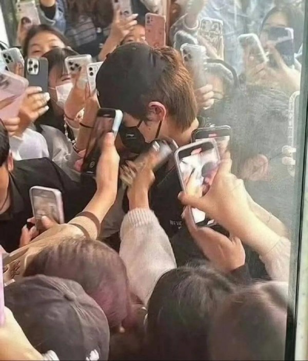 别让热爱变伤害！你的追星方式，真的尊重TA的隐私边界了吗？