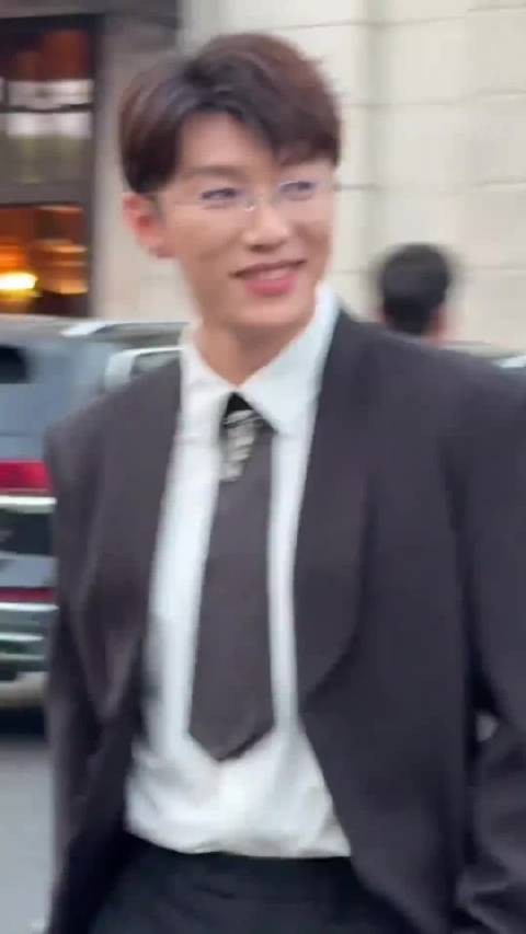 谁把我们裴总拉去挖土了啊，裴轸快夺回你失去的一切！