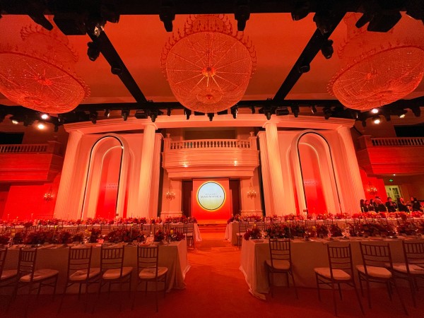 上海宝格丽晚宴邀众明星前来参与，场面布局引得众媒体关注