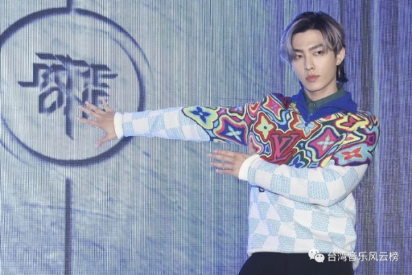 炎亚纶升格经理人催生新偶像，揭开男团的秘辛