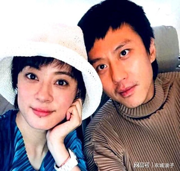 娱乐圈又出幺蛾子！五十多位明星登上摆摊处罚名单，相关部门辟谣