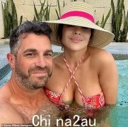 Alyssa Milano“放开”的“被性和虐待的身体”去除乳房植入物