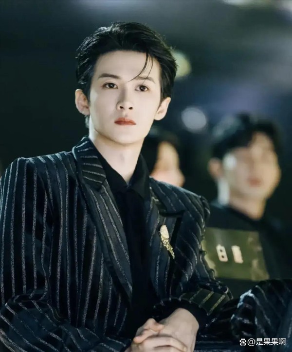 众星被女网红狂锤后续：檀健次红袜子出镜、周奇倒霉透顶、鹿晗最尴尬！