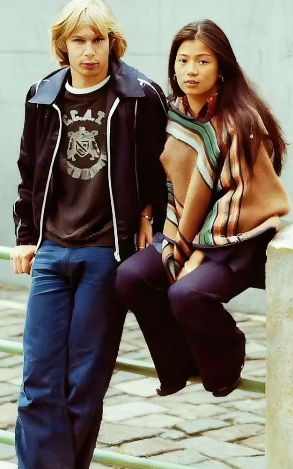 1979年翁美玲与荷兰男友街头照 青涩模样鲜为人知