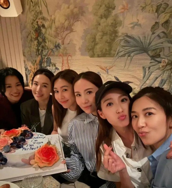 胡定欣43岁生日：当红女星齐聚会，珍稀友谊引关注