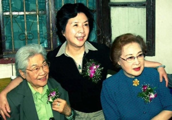 追忆经典老影星 合影重温你的男神女神辉煌岁月