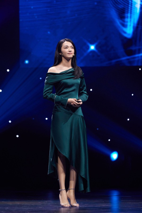 小S打美容针、周迅焦虑、姚晨没戏拍，中年女星的出路在哪里？