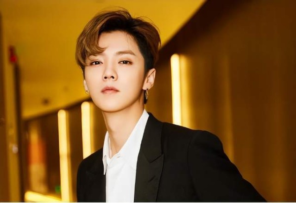 人民大会堂不许化妆，很多明星被打回原形，网友：现实版的照妖镜