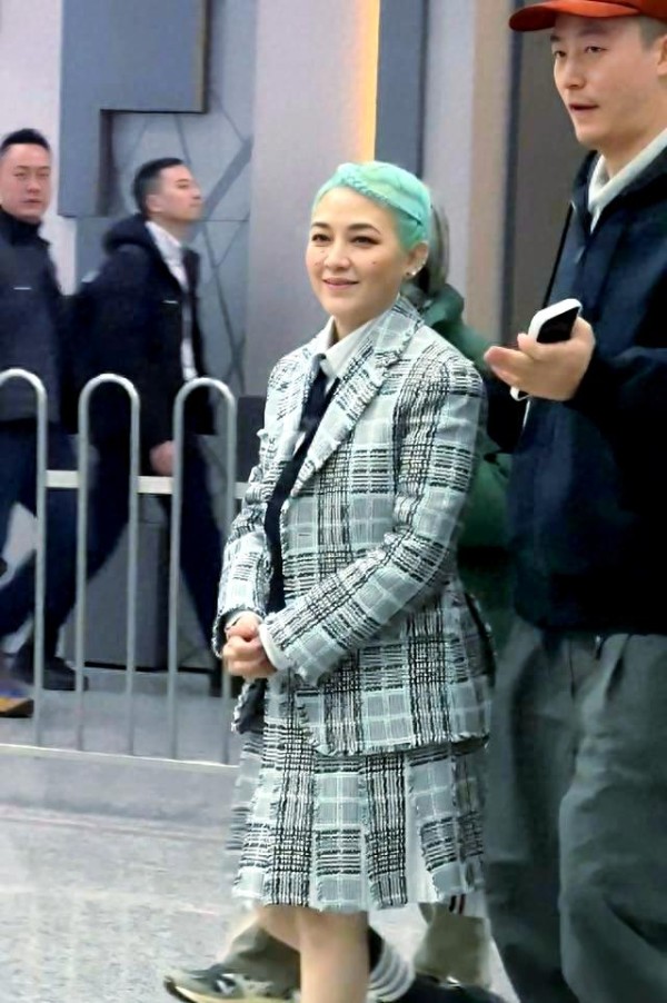 范晓萱绿发造型事件：挑战社会对明星形象的固有观念