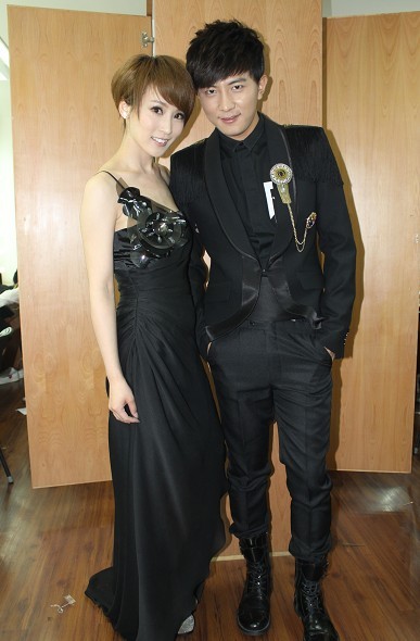 谢楠、大左，主持界金童玉女