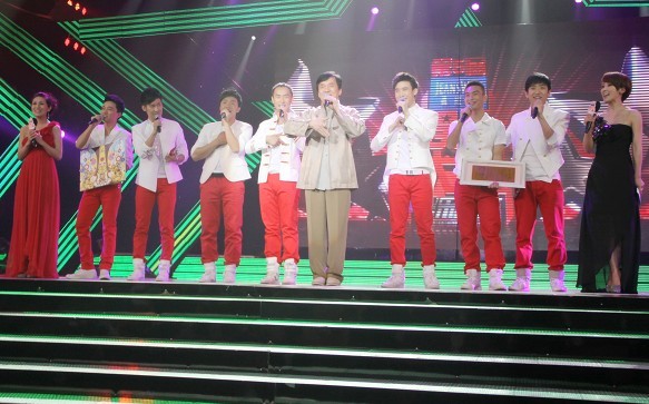 成龙领唱《真心英雄》，爱心感动全场