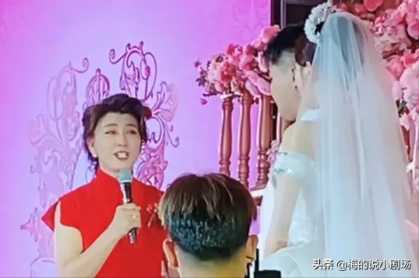 梅姐聊影视：【闫学晶儿子林傲霏大婚，谈到儿媳做的三件事，令她万分感动】

6月6日，闫学晶27岁的儿子林傲霏大婚。奢华的婚礼庆典豪车云集，婚宴之上摆满茅台，婚礼现场受邀而来的明星占据了半个娱乐圈，大家共同为新人道贺志禧。

主持婚礼的司仪马智宇曾经是央视非常著名的主持人，被誉为“中国首席婚礼司仪”。闫学晶请他来作司仪主持，可见其对儿子婚礼的重视与细节的把控程度。

林傲霏是闫学晶与前夫所生的儿子，...