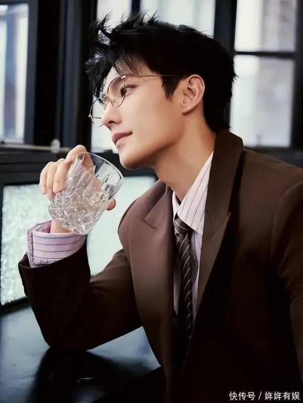 2025当红明星排行榜深扒:有人断层领跑,有人昙花一现