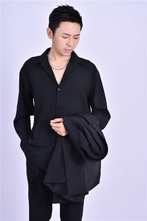 模特刘星:演艺新秀签约新挑战